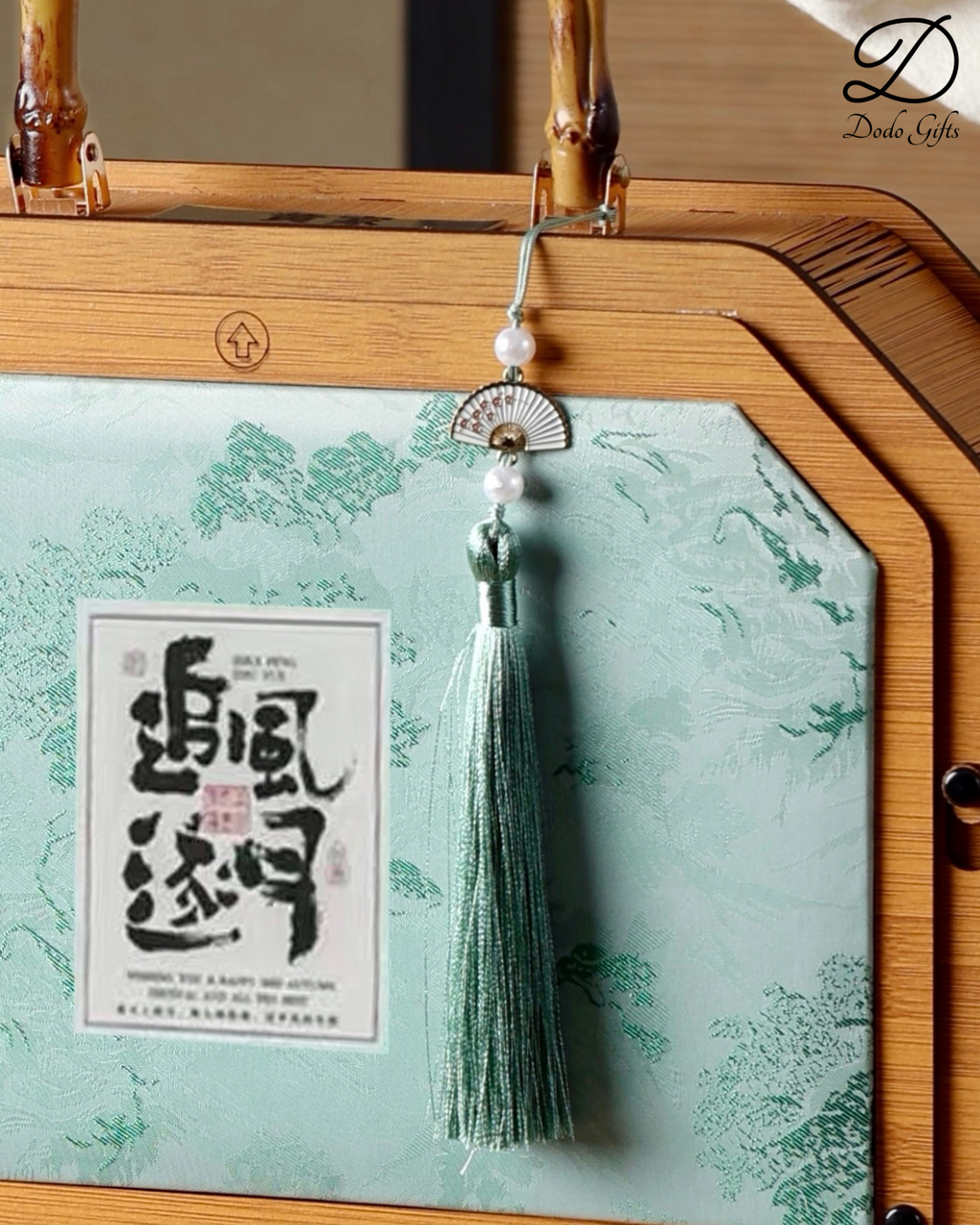 Set B:【Jade 玉礼•追風逐月】